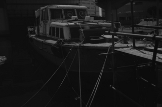 carl-zeiss-flektogon-28--35-fuji-neopan-100-acros---orange-filter-location-koyasu-fishing-village-canal-in-kanagawa--september-24-2015_21655898648_o.jpg