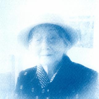 cyanotype-printing-using-a-digital-negative-of-my-grandmother-original-picture-taken-in-2002--jacquard-sensitizer-kit_31642720053_o.jpg