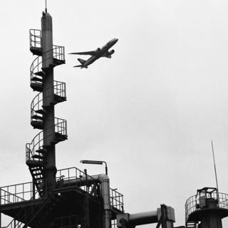 rolleiflex-sl66-with-ttl-meter-finder--filmed-by-carl-zeiss-s-planar-156-f120mm--kodak-tri-x-400-partly-transfer-processed--tokyo-bayside-park-tsubasa-koen-near-haneda-airport-may-6-2016_26382510553_o.jpg