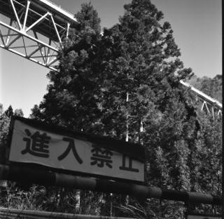 rolleiflex-sl66-with-ttl-meter-finder--filmed-by-rollei-hft-planar28--80-ilford-delta-400--yellow-filter-location-foot-of-mt-asama-nagano-and-nanmoku-village-gunma-japan-january-10-2016_24254401440_o.jpg